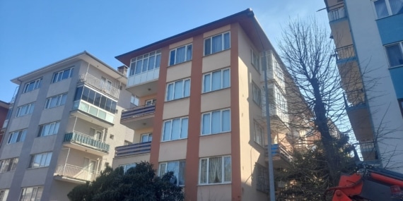 BURSA'DA APARTMAN ÇATISINDA YANGIN PANİĞİ