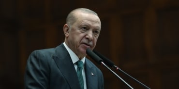CUMHURBAŞKANI ERDOĞAN: "EMEKLİLERİMİZİN BU AYKİ EMEKLİ MAAŞ ÖDEMELERİNİ ÖNE ÇEKEREK 14 MART'TAN İTİBAREN ÖDEMEYE BAŞLIYORUZ BİZ MACERA PEŞİNDE DEĞİLİZ, BÖLGEMİZİN HER KÖŞESİNDE SULHU SÜKUNUN HAKİM OLMASINDAN YANAYIZ" "TOPRAKLARIMIZA GÖZ DİKEN OLURSA EVELALLAH ONA DA HODRİ MEYDAN DEMEKTEN ÇEKİNMEYİZ" "SOSYAL MEDYA PLATFORMLARINA GÜVENİLİR YAŞ DOĞRULAMA MEKANİZMALARINI UYGULAMA ZORUNLULUĞU GETİRMEYİ HEDEFLİYORUZ"