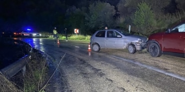 BURSA'DA İKİ OTOMOBİL ÇARPIŞTI: 1 KİŞİ YARALANDI, 11 AYLIK BEBEK FACİADAN DÖNDÜ