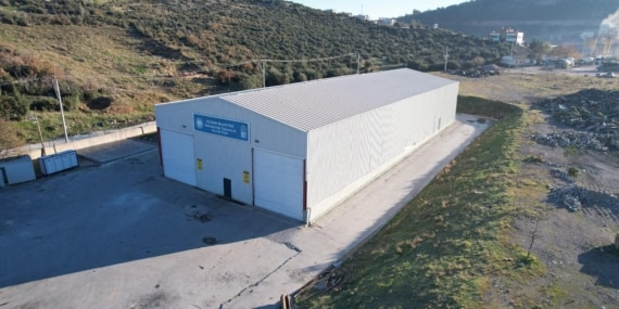 YILDIRIM'DA GERİ DÖNÜŞÜMLE HER AY 5 BİN AĞAÇ KURTARILIYOR YILDIRIM BELEDİYE BAŞKANI OKTAY YILMAZ: "ATIKLARI GERİ KAZANARAK; BİR YANDAN HAMMADDE VE ENERJİ TASARRUFU SAĞLIYOR BİR YANDAN DA SUYUMUZU VE AĞAÇLARIMIZI KORUYORUZ"