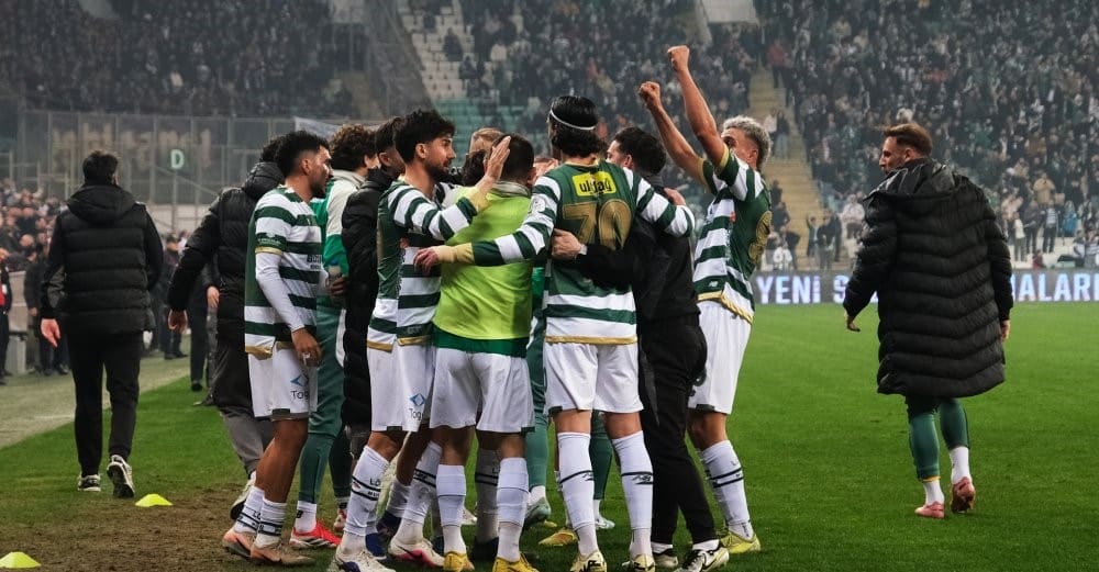 BURSASPOR'DAN ŞAMPİYONLUK YARIŞINDA KRİTİK GALİBİYET