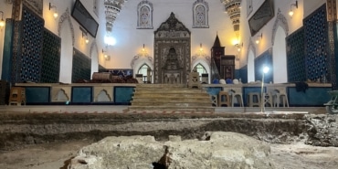 ASIRLAR SONRA ORTAYA ÇIKTI... MURADİYE'DE GİZLİ KALAN DETAY MURADİYE CAMİİ'NDE 600 YILLIK HAVUZ ORTAYA ÇIKTI