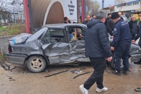 2 ARACIN KARIŞTIĞI KAZADA 4'Ü ÇOCUK 9 KİŞİ YARALANDI