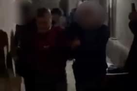 BURSA'DA SUÇ MAKİNESİ, SAKLANDIĞI ÇATI KATINDA YAKALANDI 16 DOSYADAN ARANAN ŞAHIS YAKALANDI