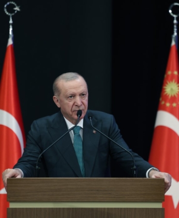 CUMHURBAŞKANI ERDOĞAN: "BARIŞÇIL DIŞ POLİTİKAMIZDAN GERİ ADIM ATMAYACAĞIZ" CUMHURBAŞKANI RECEP TAYYİP ERDOĞAN: "BÖLGEMİZ SON ASRIN EN SANCILI, EN MEŞAKKATLİ GÜNLERİNİ YAŞIYOR" "BİZ NE KARDEŞLERİMİZ VE KOMŞULARIMIZ ARASINDA AYRIM YAPARIZ NE DE KARDEŞLERİMİZİN ACILARINA SEYİRCİ KALIRIZ" "BÖLGEMİZDE KAN GÖVDEYİ GÖTÜRÜRKEN BİN YIL ÖNCEKİ TARTIŞMALARI YENİDEN AÇMAYI DOĞRU BULMUYORUZ" "MÜSLÜMANLARIN MESCİD-İ AKSA'DA İBADET ETME HAKKI GASP EDİLEMEZ, ENGELLENEMEZ, YASAKLANAMAZ" "ANA MUHALEFET PARTİSİNİN KARİKATÜR GENEL BAŞKANI DIŞINDA MİLLETİMİZ TÜRKİYE'NİN NE YAPMAYA ÇALIŞTIĞININ GAYET FARKINDADIR" "ÖNCELİĞİMİZ SAVAŞIN OLUMSUZ EKONOMİK ETKİLERİNDEN HALKIMIZI KORUMAKTIR"