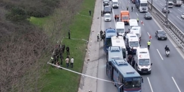 İSTANBUL'DA 4 CEZAEVİ ARACI KAZA YAPTI YARALILAR HASTANEYE KALDIRILIRKEN, KAZA YAPAN CEZAEVİ ARAÇLARI HAVADAN GÖRÜNTÜLENDİ