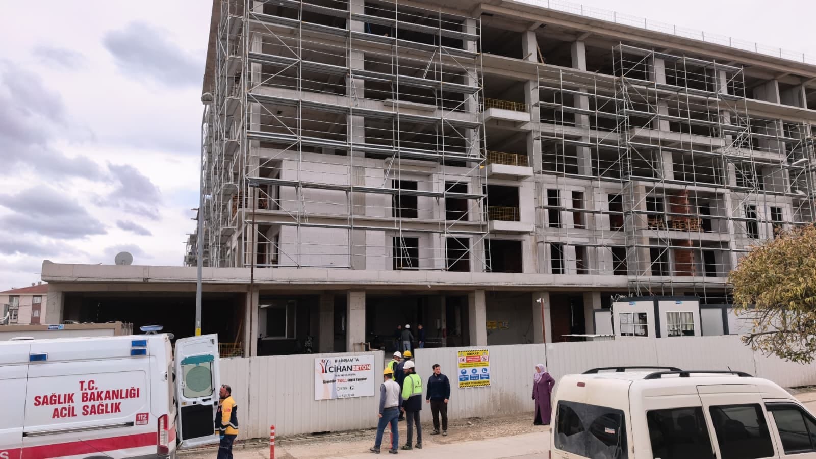 BURSA'DA İNŞAATIN 2. KATINDAN DÜŞEN İŞÇİ YARALANDI