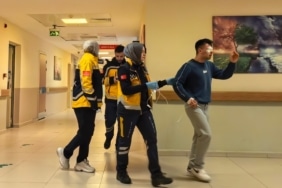 BURSA'DA KESİM MAKİNESİNDEN FIRLAYAN PARÇA İŞÇİNİN GÖZÜNE SAPLANDI