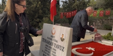 BURSA'DA ŞEHİDİN HATIRASI ÇALINDI,  ŞÜPHELİ 24 SAAT GEÇMEDEN YAKALANDI ŞEHİT ANNESİNDEN YÜREK BURKAN SÖZLER: "O HATIRAYI 'OĞLUM' DİYE ÖPÜYORDUM" BURSA'DA ŞEHİDİN HATIRASINI ÇALAN ŞÜPHELİ KISA SÜREDE YAKALANDI