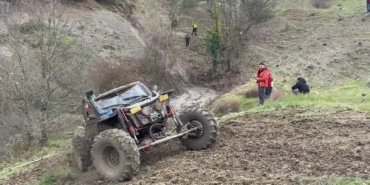 BURSA'DA OFF-ROAD YARIŞINDA TAKLA ATTI...NEFES KESEN ANLAR KAMERADA