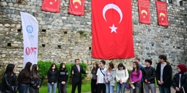 BAŞKAN YILMAZ GENÇLERE FETHİ ANLATTI