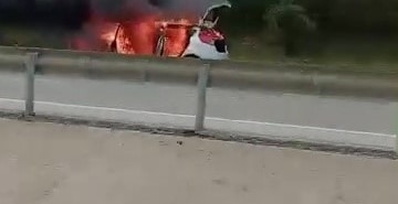 SEYİR HALİNDEKİ OTOMOBİL ALEV ALDI