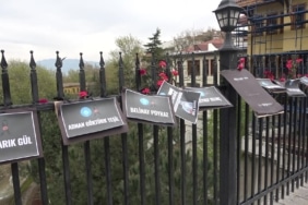 BURSA'DA SETBAŞI KÖPRÜSÜ KARANFİLLERLE DONATILDI