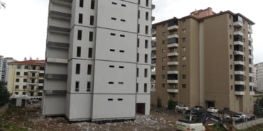 STAJYER ÖĞRENCİ 25 METREDEN DÜŞEREK HAYATINI KAYBETTİ, O ANLAR KAMERAYA YANSIDI