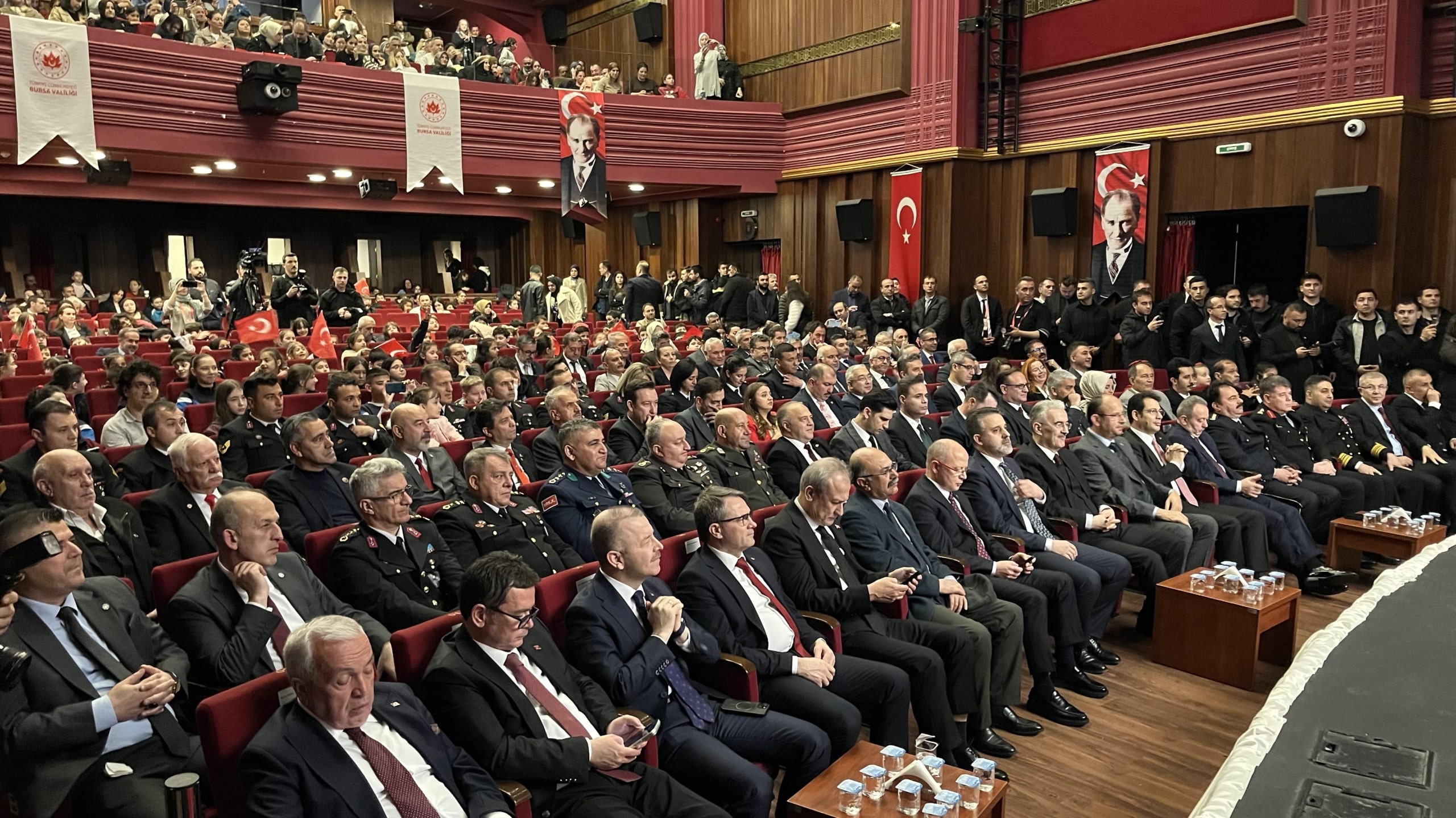 23 NİSAN COŞKUSU SALONA SIĞMADI