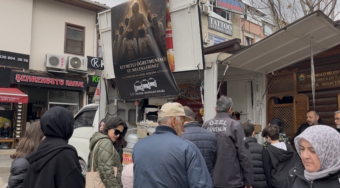 BURSA'DA TAKSİCİLERDEN KAHRAMAN ÖĞRETMEN VE ÖĞRENCİLERE VEFA