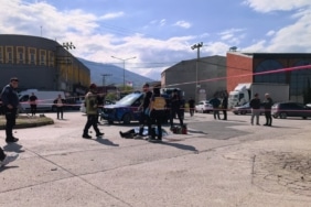 BURSA'DA FRENİ PATLAYAN VİNÇ DEREYE UÇTU : SÜRÜCÜ HAYATINI KAYBETTİ