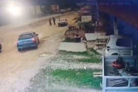 ÖNCE KONUŞTU, SONRA ÇARPTI: O ANLAR KAMERAYA YANSIDI