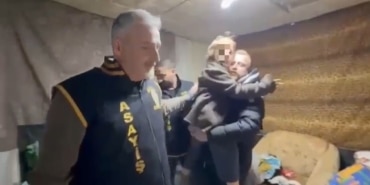 ALMAN ANNE "NAZAR"A GELDİ ALMAN REBECCA, 7 YILDIR KAVUŞMAYI BEKLEDİĞİ OĞLU NAZAR'I ALMAK İÇİN BURSA'YA GELDİ ALMAN ANNE NAZAR'INA KAVUŞTU