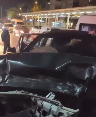 BURSA'DA ZİNCİRLEME KAZA: 3 ARAÇ HURDAYA DÖNDÜ