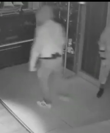MASKELİ BEŞLER GİRDİKLERİ İŞLETMELERDE ÇELİK KASALARI BÖYLE PATLATTI... ÇELİK KASA HIRSIZLARINA JANDARMADAN FİLM GİBİ OPERASYON 126 SAATLİK GÖRÜNTÜ İZLENDİ, 5 ŞÜPHELİ YAKALANDI