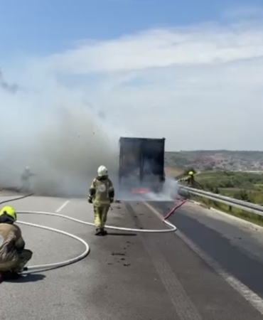 BURSA GİŞELERDE YANAN TIR KÜLE DÖNDÜ
