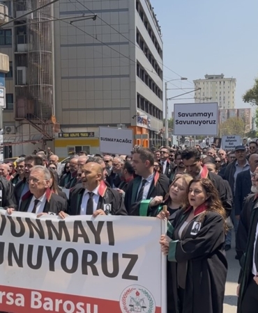 HUKUK CAMİASI BURSA'DA  GENÇ AVUKAT İÇİN ADALET YÜRÜYÜŞÜ DÜZENLENDİ