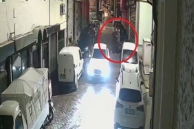 BURSA'DA DEHŞET ANLARI: KONUŞMA BAHANESİYLE ARA SOKAĞA ÇAĞIRIP KURŞUN YAĞDIRDILAR YILDIRIM'DA KANLI PUSU KAMERAYA YANSIDI: GENÇ ADAM SIRTINDAN VURULDU, SALDIRGANLAR KAÇTI