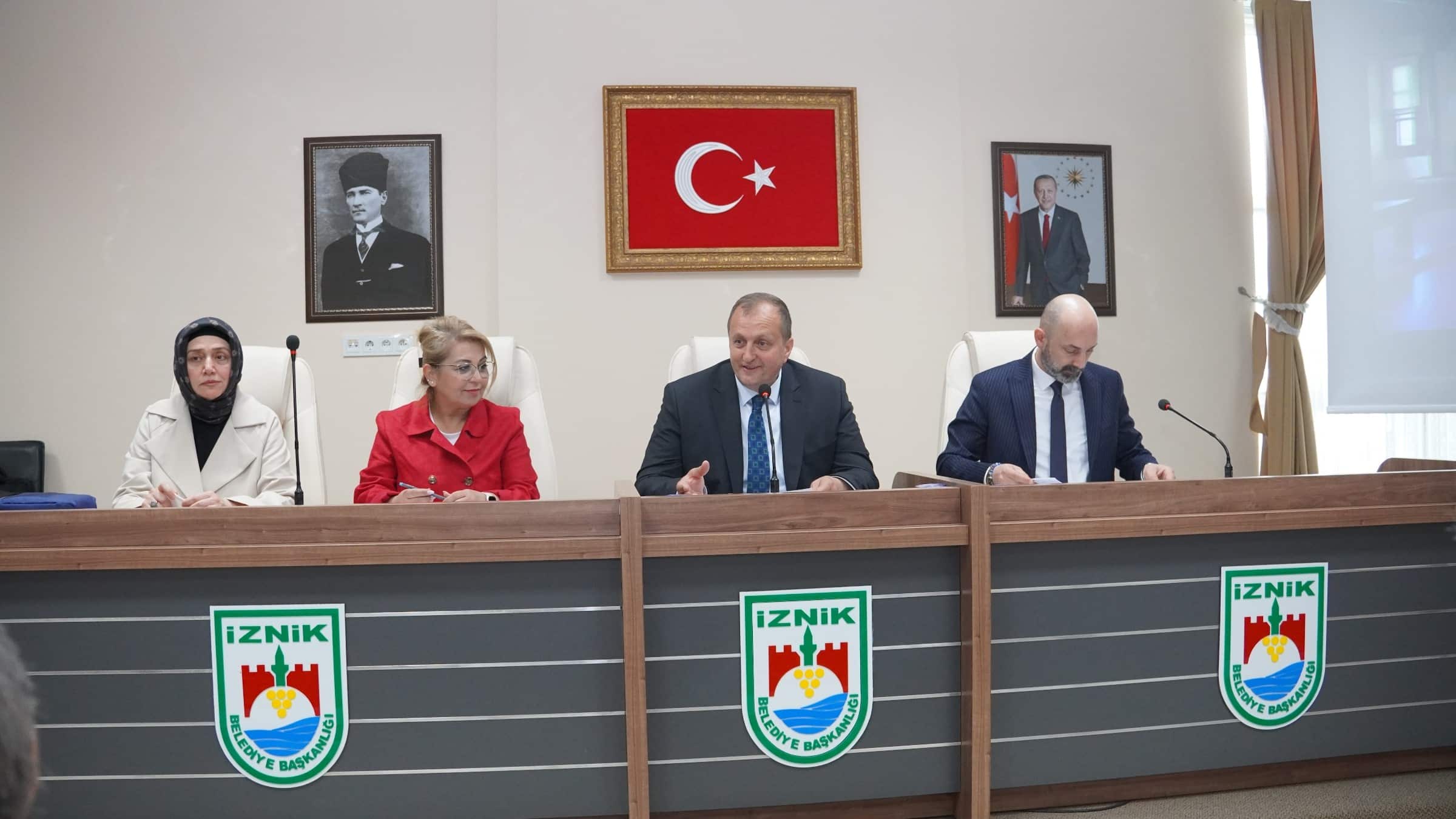 İPEKYOLU'NDA BAŞKAN USTA GÜVEN TAZELEDİ