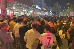 GALATASARAY'IN ŞAMPİYONLUĞU BURSA'DA KUTLANDI TARAFTARLAR SON DÜDÜK İLE BERABER CADDELERE İNDİ
