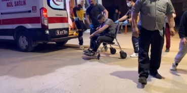 İNEGÖL'DE DİREKSİYON BAŞINDA FENALAŞAN SÜRÜCÜ ZİNCİRLEME KAZAYA NEDEN OLDU