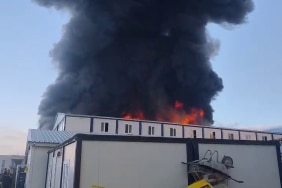 KAHRAMANMARAŞ'TA ŞANTİYEDE YANGIN: 1 ÖLÜ, 7 YARALI KONTEYNER KENT İÇERİSİNDE BULUNAN 3 KATLI ŞANTİYE BİNASINDA ÇIKAN YANGINDA 1 İŞÇİ HAYATINI KAYBETTİ, 7 İŞÇİ YARALANDI