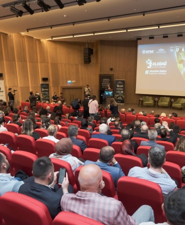 YEŞİL ÇEVRE'DEN ULUDAĞ ÇEVRE FORUMU'NDA SÜRDÜRÜLEBİLİR GELECEK VURGUSU