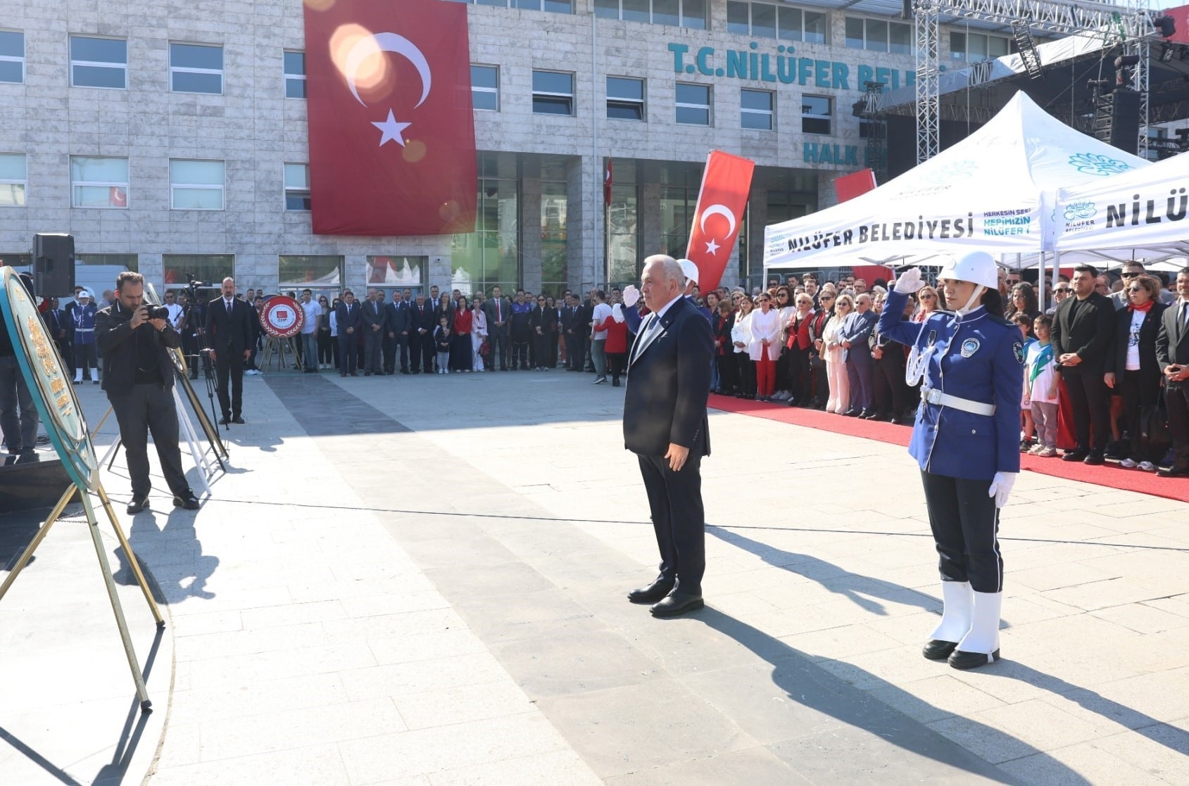 NİLÜFER, 19 MAYIS'I CUMHURİYET MEYDANI'NDA KARŞILADI