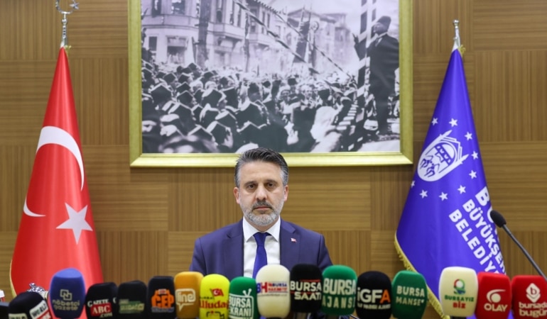 BURSA'DA KENTSEL DÖNÜŞÜM İÇİN KREDİ PAKETİ MÜJDESİ GELİYOR BURSA BÜYÜKŞEHİR BELEDİYE BAŞKANVEKİLİ ŞAHİN BİBA: "2 DEFA ÇEVRE ŞEHİRCİLİK BAKANIMIZLA GÖRÜŞTÜK. DÖNÜŞÜMDE KREDİ DESTEĞİ PAKETİNİN 1 AY İÇERİSİNDE SONUÇLANMASINI BEKLİYORUZ" "EN FAZLA RİSKLİ YAPI OSMANGAZİ BÖLGESİNDE, ÇARŞAMBA ALTIPARMAK 40 BİN KİŞİYİ İLGİLENDİREN BİR BÖLGE. DOLAYISIYLA MUHTEMEL DEPREM KONUSUNDA BİZİM MÜDAHALEMİZ BİLE SÖZ KONUSU OLAMAYACAKTIR" "NİLÜFER'DE DE 2007 YILINDAN ÖNCE YAPILAN BÜTÜN BİNALAR DA RİSKLİ YAPI KAPSAMINDA" "BAKANLIĞIMIZIN AÇIKLAYACAĞI DÖNÜŞÜMDEKİ KREDİ DESTEK PAKETİ BURSA'YA CİDDİ NEFES ALDIRACAKTIR"