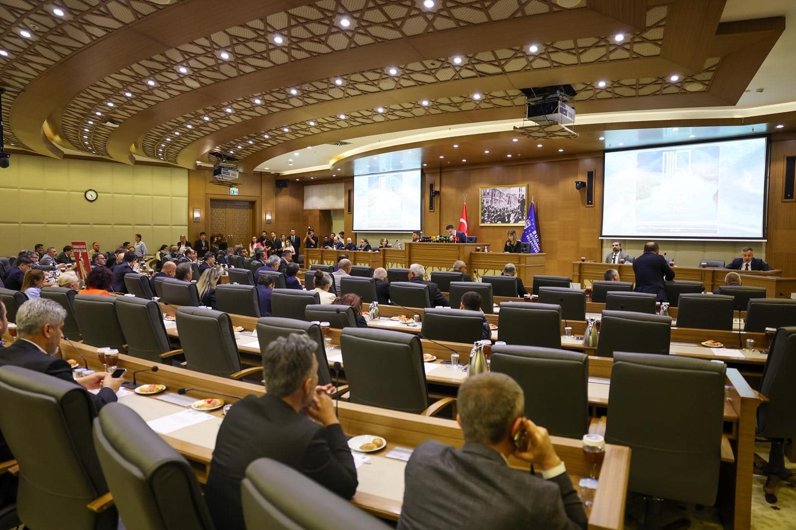 BUSKİ 2025 FAALİYET RAPORU'NA MECLİSTEN ONAY BAŞKAN VEKİLİ BİBA: "VATANDAŞ FATURA ENDEKSİNE BAKARAK KARARINI VERECEK"