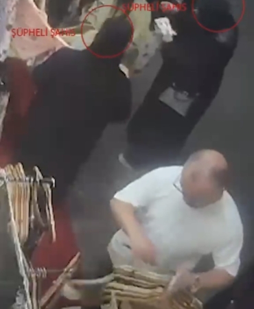 KADINLARI PAZAR PAZAR TAKİP EDEN YANKESİCİLER SUÇÜSTÜ YAKALANDI BURSA POLİSİ 45 SAAT GÖRÜNTÜ İZLEDİ: YANKESİCİLER TAKSİDE KISKIVRAK YAKALANDI