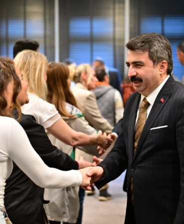 BAŞKAN OKTAY YILMAZ BELEDİYE PERSONELİYLE BAYRAMLAŞTI