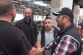 KURBAN PAZARINDA GÜLDÜREN ANLAR :MALİ POLİS ÇETİN PAZARLIĞA DAHİL OLDU KURBAN PAZARINA SAHTE PARA DENETİMİ, POLİSTEN DERS NİTELİĞİNDE UYGULAMALI EĞİTİM KURBAN PAZARLIĞINA POLİS DE DAHİL OLDU SAHTE PARA DENETİMİ KAMERADA