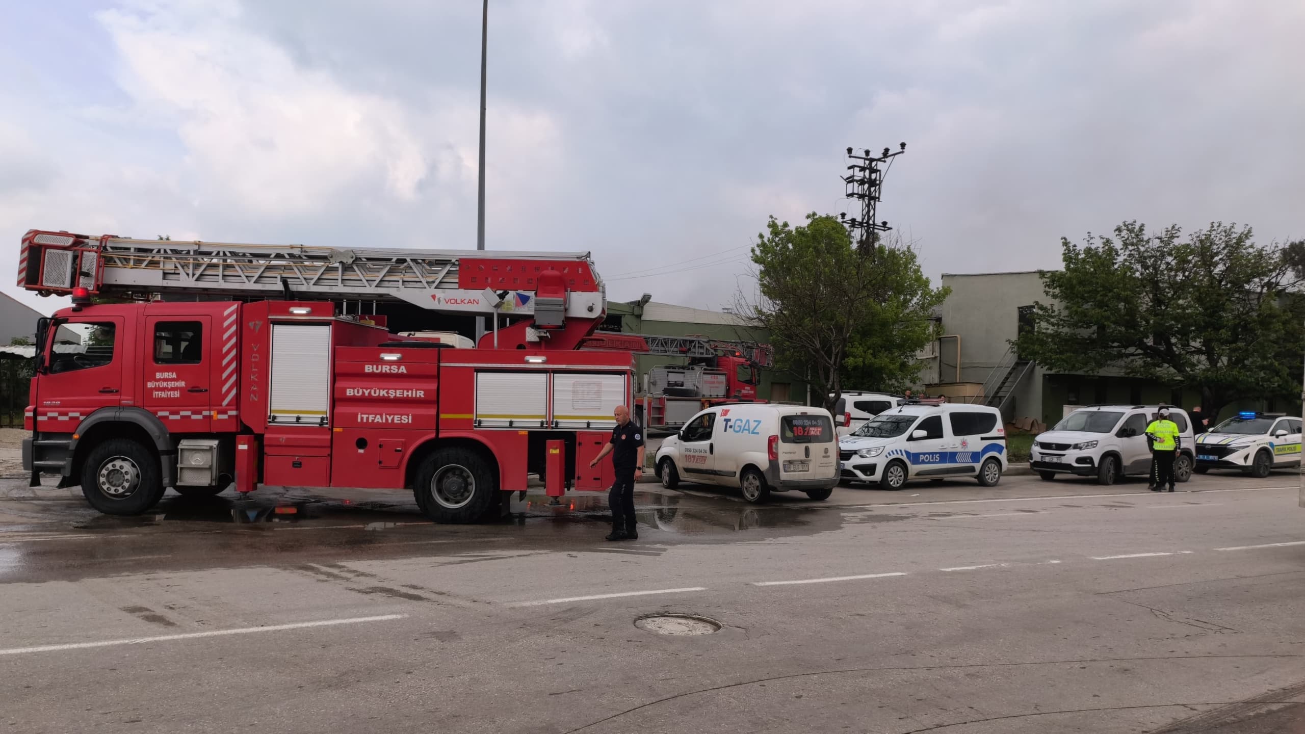 BURSA'DA SUNTA FABRİKASINDA KORKUTAN YANGIN