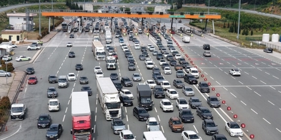 İSTANBUL'DAN KAÇIŞ BAŞLADI KURBAN BAYRAMI TATİLİNİ FIRSAT BİLEN ONBİNLERCE KİŞİ SAHİL BÖLGELERİNE GÖÇ ETTİ 9 GÜNLÜK BAYRAM TATİLİ TRAFİĞİ BURSA KUZEY GİŞELERDE BÖYLE GÖRÜNTÜLENDİ