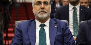 BAKAN IŞIKHAN: "DEPREMİN ÇALIŞMA HAYATI ÜZERİNDEKİ OLUMSUZ ETKİSİNİ KALDIRMAK İÇİN İLK ANDAN İTİBAREN ÖNEMLİ TEDBİRLER ALDIK”