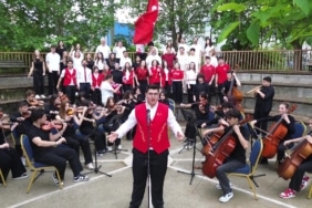 BURSA'NIN GENÇ MÜZİSYENLERİ DÜNYA KUPASI YOLUNDA: "BİZİM ÇOCUKLAR" FİNALDE