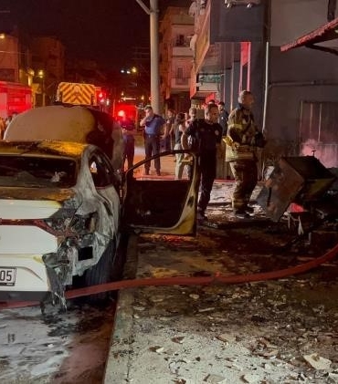 MOBİLYA DÜKKANININ DEPOSU ALEV ALEV YANDI