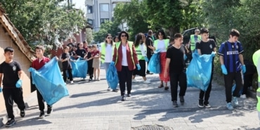NİLÜFER'DE ÇEVRE ETKİNLİKLERİ GÖLYAZI'DA "ÇEVRECİ ELLER" İLE BAŞLADI