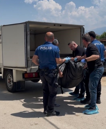 'BOŞANMAK İSTİYORUM' DEDİ 10 YAŞINDAKİ ÇOCUĞUNUN YANINDA DEFALARCA BIÇAKLANARAK ÖLDÜRÜLDÜ BURSA'DA EŞİNİ ÇOCUĞUNUN GÖZLERİ ÖNÜNDE ÖLDÜREN ŞÜPHELİNİN İFADESİ ORTAYA ÇIKTI