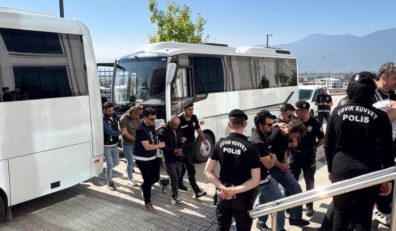 HAVA DESTEKLİ OPERASYONUN ARDINDAN 23 ŞÜPHELİ ADLİYEDE UYUŞTURUCU OPERASYONUNDA YAKALANAN 23 ŞAHIS ADLİYEYE SEVK EDİLDİ