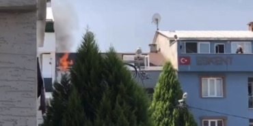 BURSA'DA ÇATI YANGINI BÜYÜMEDEN SÖNDÜRÜLDÜ