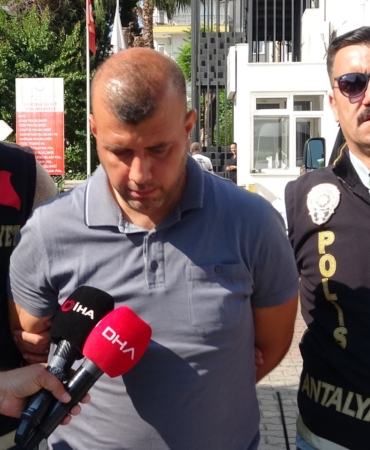 TAYİN TARTIŞMASINDA ÖĞRETMEN EŞİ VE KAYINPEDERİNİ POMPALI TÜFEKLE ÖLDÜREN ZANLI ADLİYEYE SEVK EDİLDİ