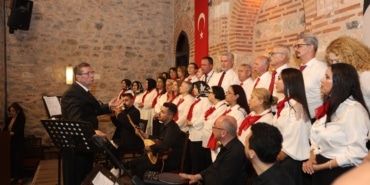 OSMANGAZİ'DE TÜRKÜLER GÖNÜLLERE İŞLENDİ